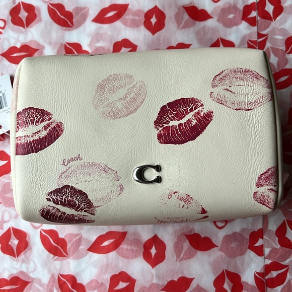 💋❤️💋 COACH COSMETIC POUCH WITH LIP PRINT 💋❤️💋 NWT 💋❤️💋 - Picture 6 of 16